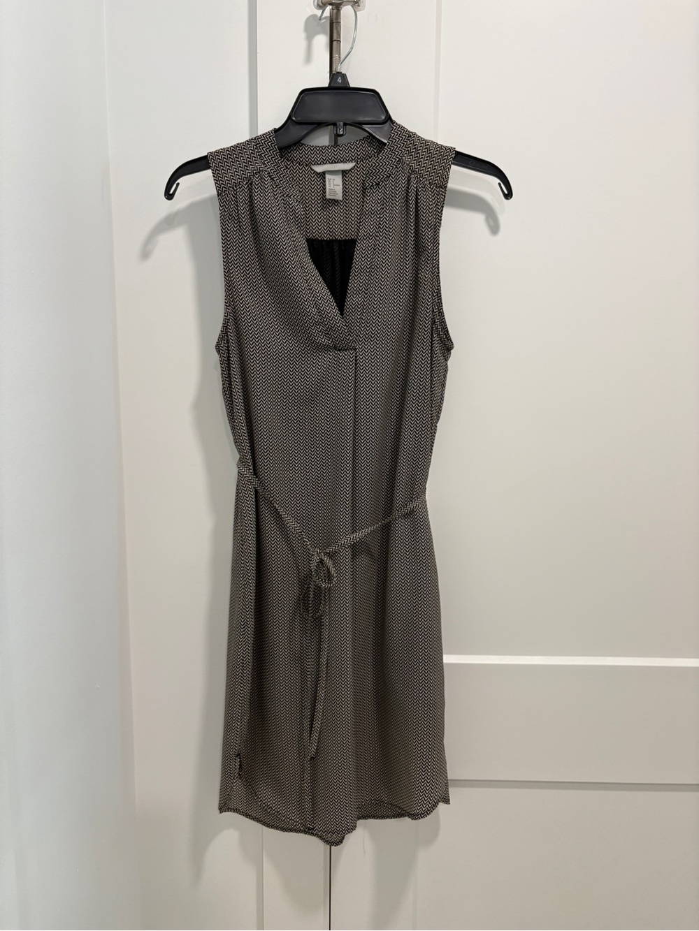 H&M Black and Cream Sleeveless Tie-Waist Mini Dress